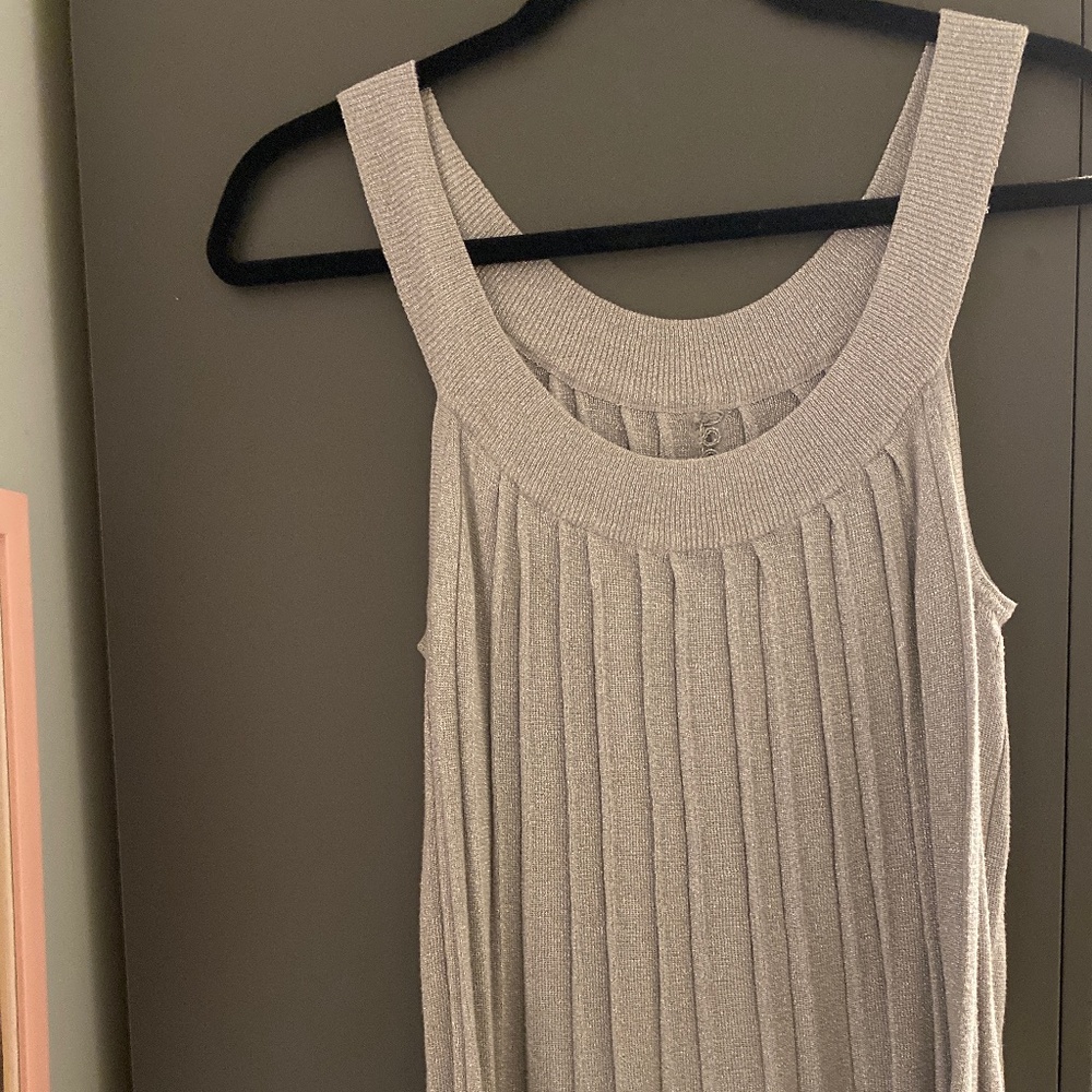 Beautiful Shiny top size uk 8/ Eur 36